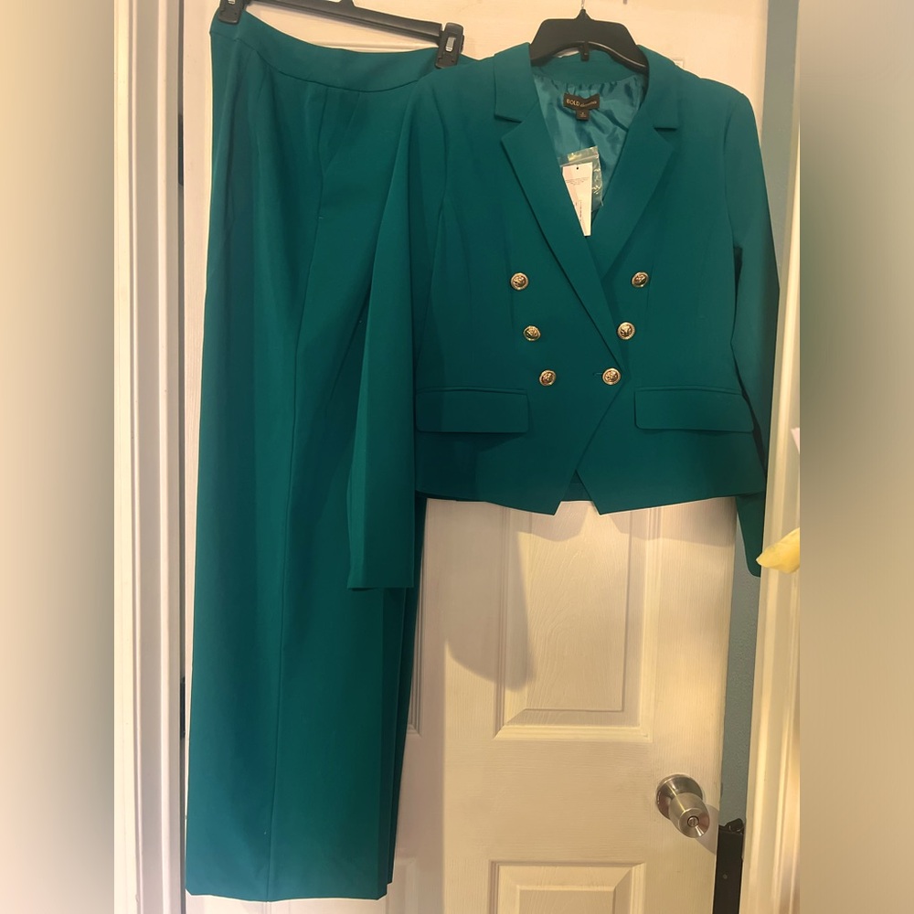 Women’s Pant Suit